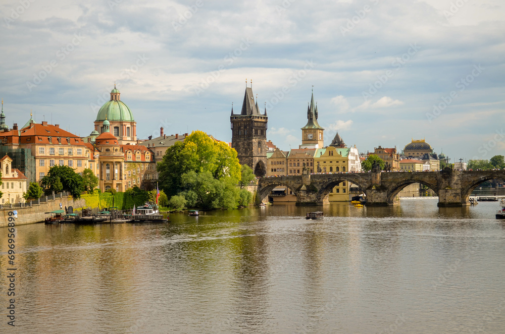 Obraz premium Charles bridge and Vltava river