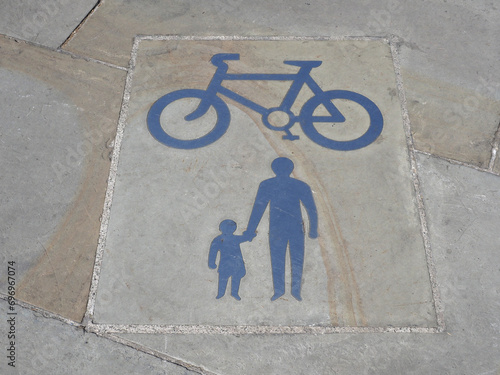 bike and pedestrian area sign