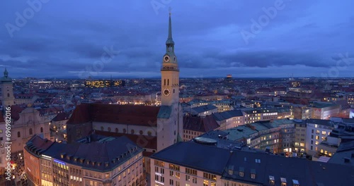 Blick vom Neuen Rathaus auf den Marienplatz mit der Kirche St. Peter, und dem Alten Rathaus, München, Bayern, Deutschland photo