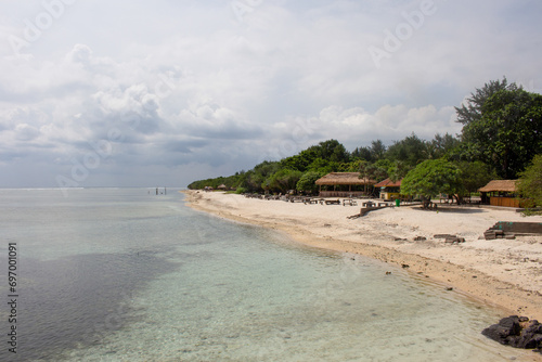 Фотография A tranquil beachfront with clear waters and a serene sky