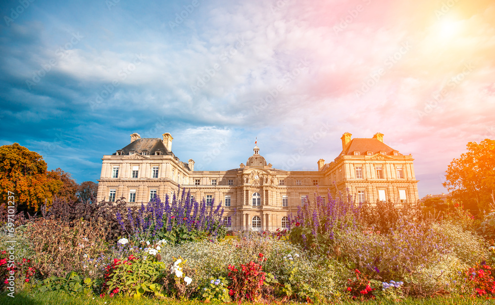 Obraz premium Beautiful and historic architecture on Paris