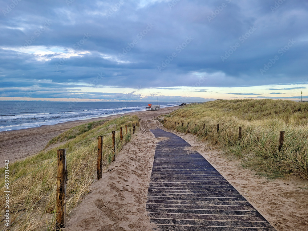 Holandia, widok na Morze Północne z miejscowości Petten aan Zee.