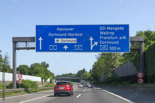 Autobahn 2, Ausfahrt A 45, Dortmund-Mengede in Richtung HannoverAutobahn 2, Ausfahrt A 45, Dortmund-Mengede in Richtung Hannover photo