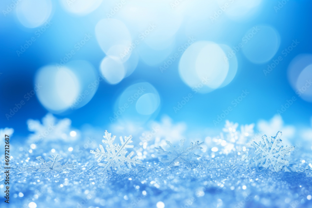 Fondo azul desenfocado con copos de nieve vistos de cerca con formas y siluetas perfectas y hermosas. Fondo azul desenfocado con copos de nieve vistos de cerca con formas y siluetas perfectas y hermosas.