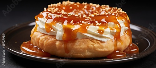 Caramel-filled round tartlet with creamy cottage cheese.