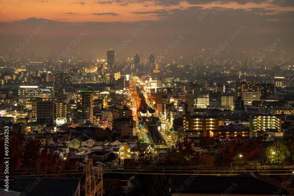 夕暮れにつつまれた大都会の風景　大阪府東大阪市