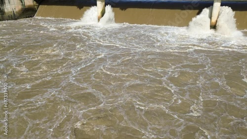 Wallpaper Mural water flowing into the water Torontodigital.ca