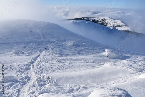 landscape, winter, snow, mountains, frost, white, cold, snowdrifts, search, trails, avalanche danger, Babia Góra, Poland,