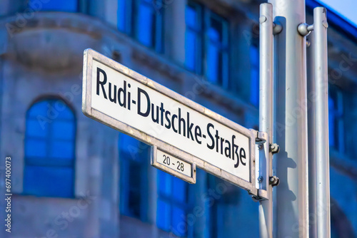Tableau sur toile Rudi-Dutschke-Straße in Berlin Kreuzberg am früheren Grenzübergang Checkpoint Ch