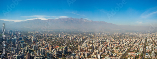 panorâmica com uma  da vista aérea dos prédios da área econômica de Santiago do Chile e o rio Mapocho photo