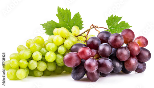 Grüne und rote Weintrauben isoliert auf weißem Hintergrund, Freisteller photo