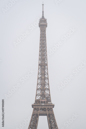 Fototapeta Naklejka Na Ścianę i Meble -  The Eiffel Tower alone in the mist of winter rain in Paris 2