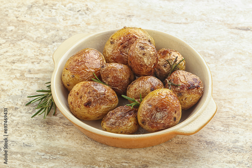 Obraz premium Roasted baby potato with rosemary