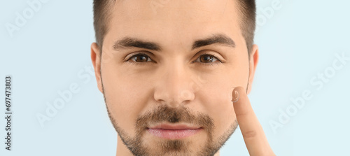 Young man with contact lens...