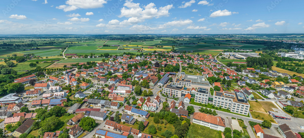 Panoramablick über die Gemeinde Mertingen im Landkreis Donau-Ries