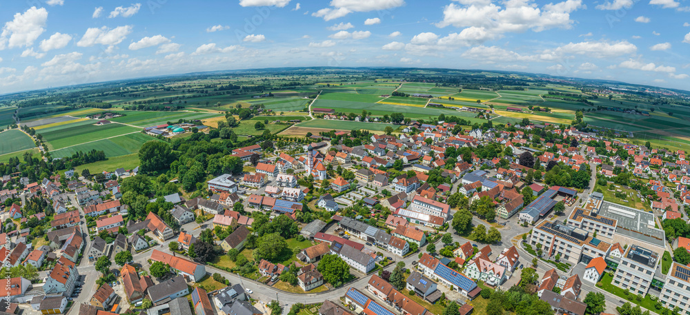 Panoramablick über Mertingen im Landkreis Donau-Ries zwischen Donautal und Lechtal