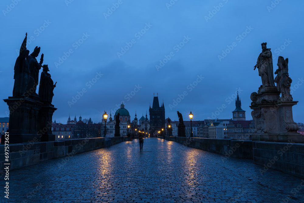 Obraz premium Charles bridge in Prague, blue hour