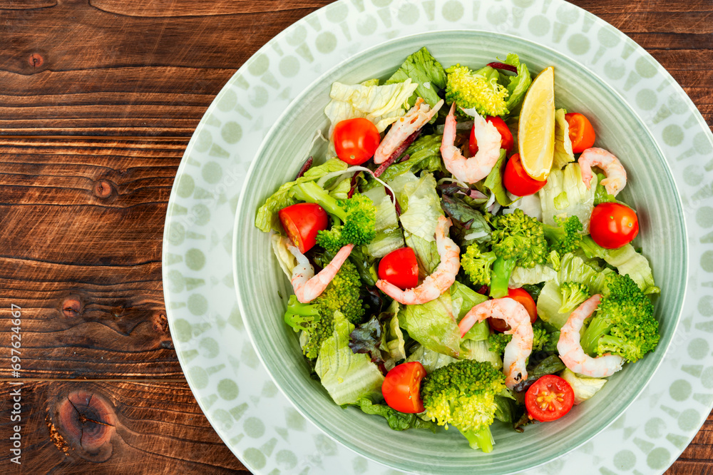 Bowl of salad with broccoli and shrimp.