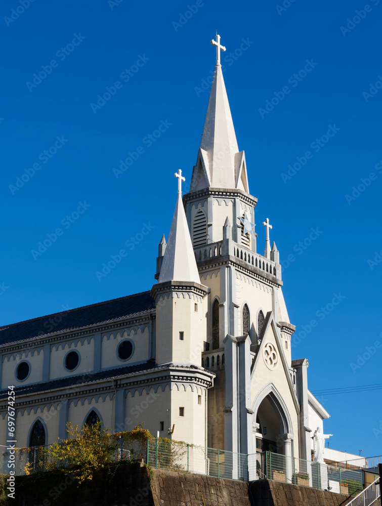 青空に映える聖マリア教会