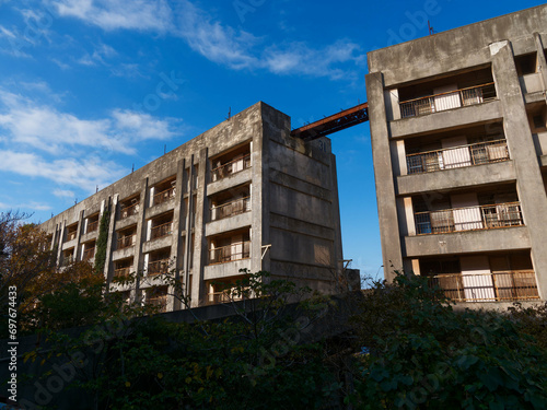 池島の廃墟となった八階建てアパート