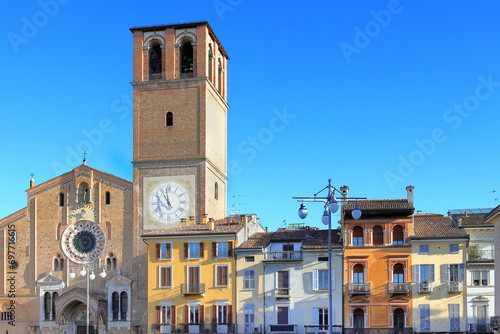 Фотография edifici colorati storici di lodi in italia, colorful historical buildings of lod