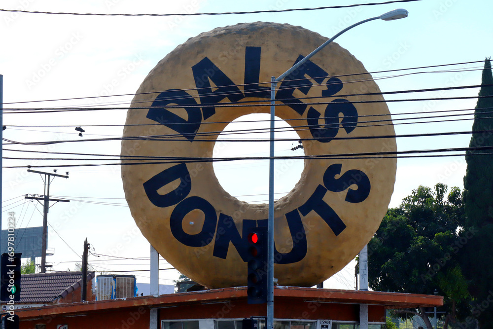 Compton Atlantic Compton (Los Angeles), California - September 26, 2023: DALE'S DONUTS ...