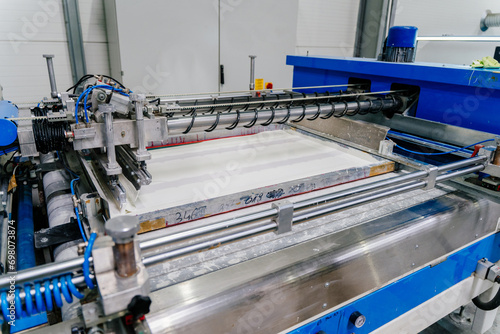 Schilderij op canvas Conveyor production of large sheets of cut glass