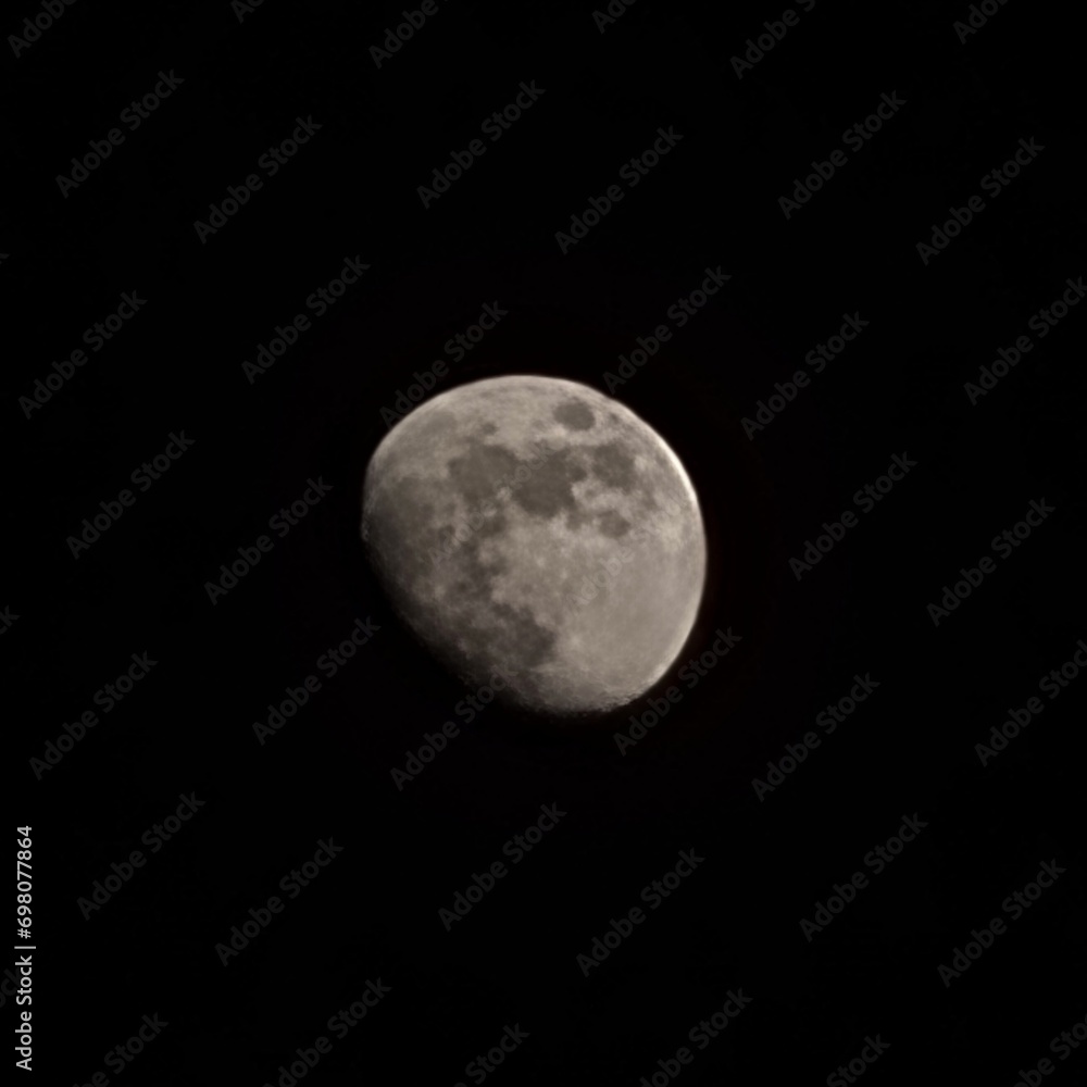 Obraz premium 핸드폰으로 촬영한 밤하늘의 달