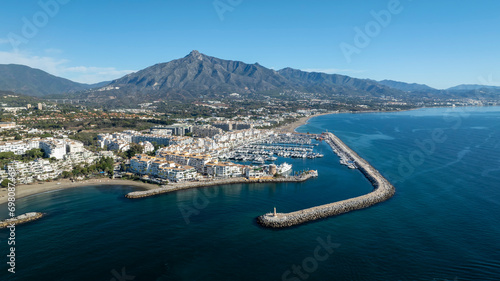 bonita vista aérea de puerto banús en la provincia de Málaga, España photo