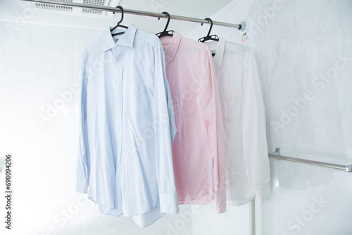 Wallpaper Mural 浴室乾燥機を使って洗濯物を乾かす Torontodigital.ca