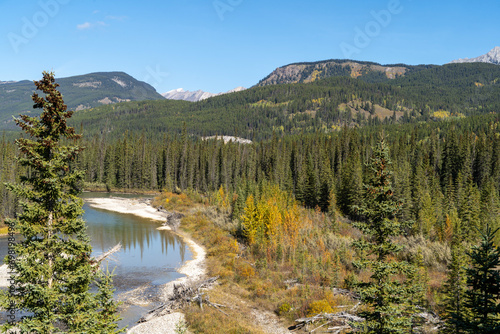 Kanada, Fluss, Wälder und Berge