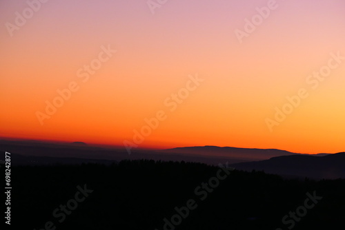 tief oranger Himmel über dem steirischen Joglland  © cagala