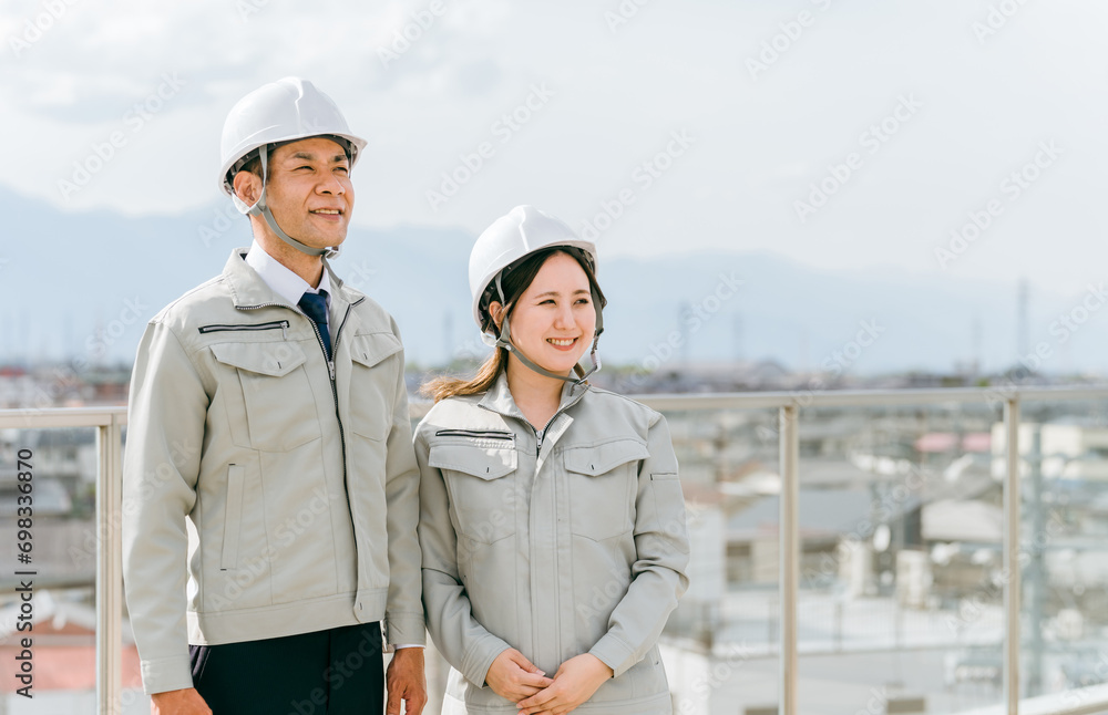 まちづくり・電気工事・電力会社・建築士・設計士・エンジニア・保守・点検・建設・建築・作業着姿の男女
