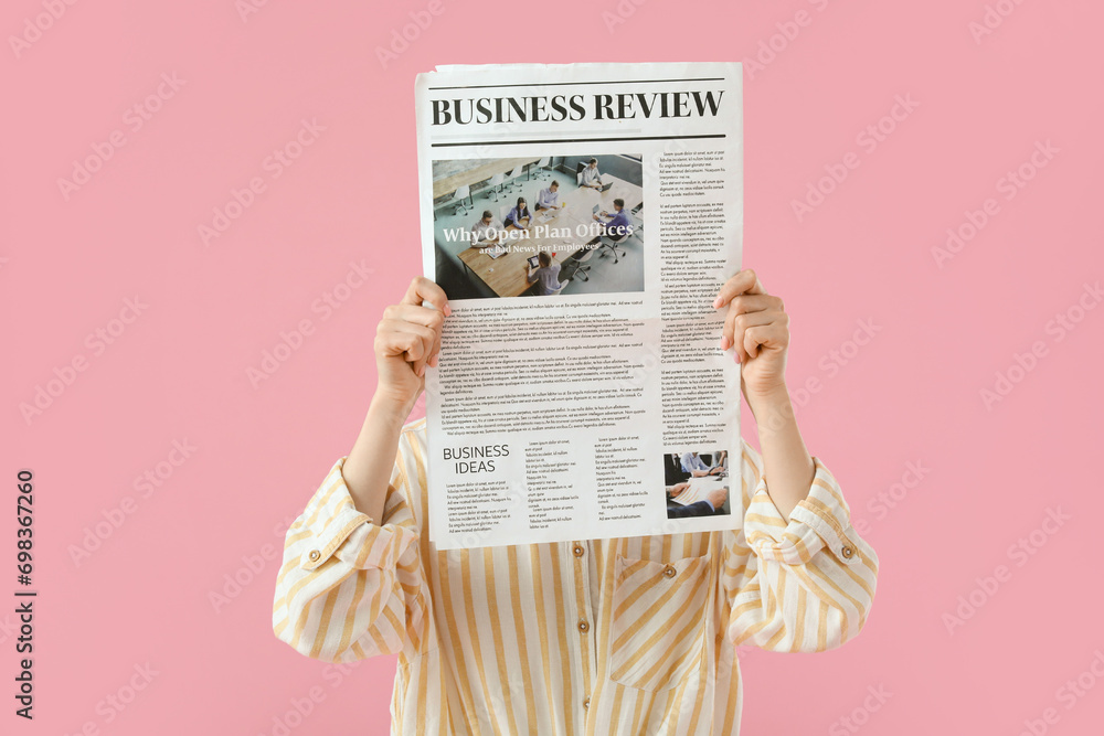 Young woman with newspaper on pink background - obrazy, fototapety, plakaty 