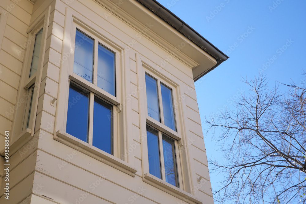 establish shot of a old wooden house 