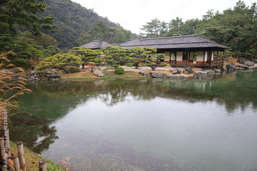 A Japanese garden : a scene of Ritsurin-koen Park in Takamatsu City in Kagawa Prefecture 日本庭園：香川県高松市にある栗林公園の風景