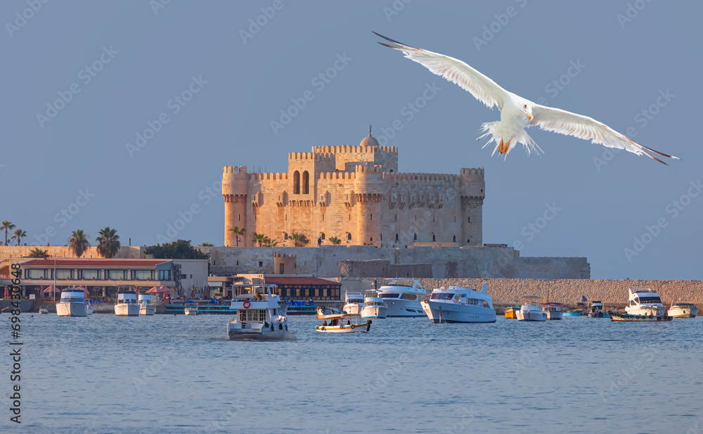 Φωτογραφία Harbour and boats in Alexandria near Qaitbay Citadel, famous view of Egypt