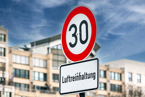 Traffic sign 30 km/h with the inscription "Luftreinhaltung" (translation: Air pollution control)