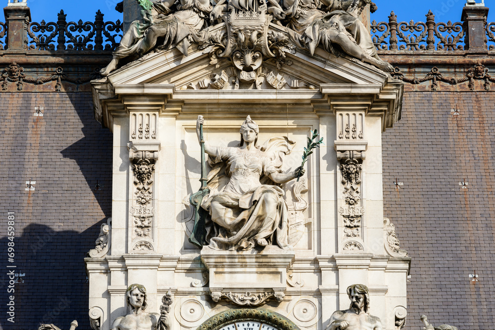 Obraz premium The town hall , in Europe, in France, in Ile de France, in Paris, Along the Seine, in summer, on a sunny day.
