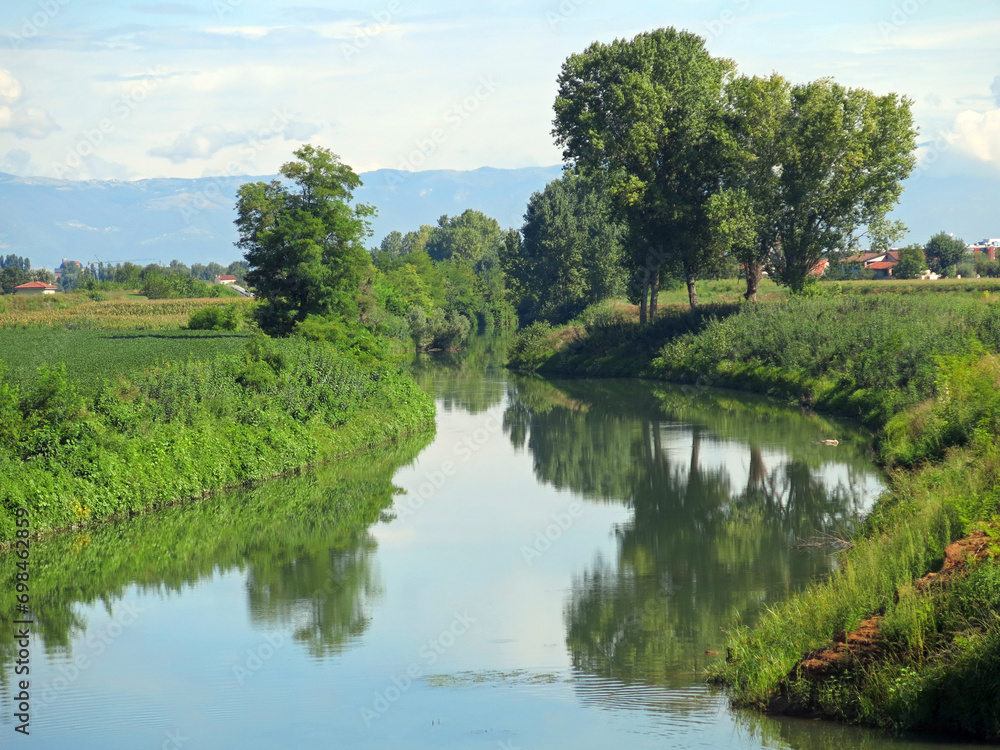 river called BACCHIGLIONE which starts from the province of Vicenza and reaches the Adriatic Sea in Italy