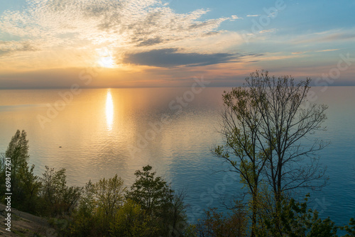 The Lake Erie CommunitThe Coastline of Lake Erie Community Parky Park