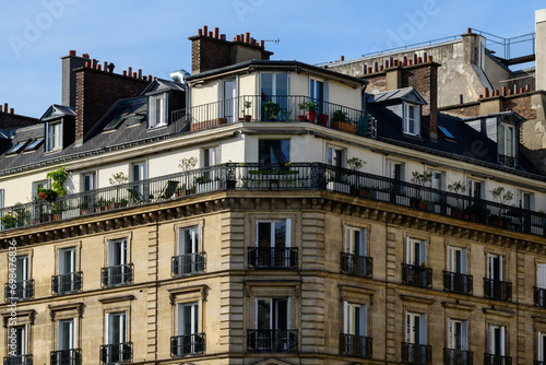 The Haussmann buildings of Ile Saint Louis , Europe, France, Ile de France, Paris, in summer on a sunny day. © Florent