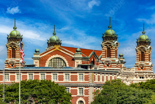 Tableau sur toile Photograph of the Ellis Island Immigration Museum under a beautiful blue sky, typical of the Big Apple and Manhattan