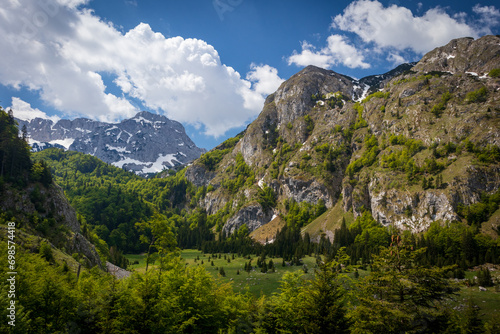 Summit panorama unveils breathtaking beauty. © fluidni