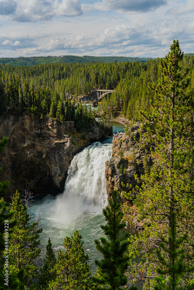 Fototapeta premium Chittenden Memorial Bridge near the Canyon Village Lower Falls of the Grand Canyon on the Yellowstone River at Artist point, Yellowstone National Park, Wyoming, USA 