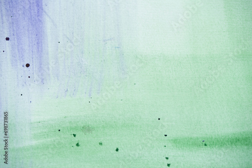 abstrakter Hintergrund Farbverlauf grün und lila mit Aquarellfarben mit Sprenkeln und Farbspritzern photo