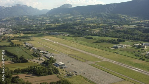 vue aérienne de l'aéroport de chambéry photo