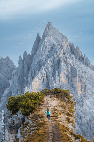 Obraz na płótnie Stunning sunset with colorful sky at Italian Dolomites. Impressive Cadini di Misurina mountain range in autumn colors.
w salonie