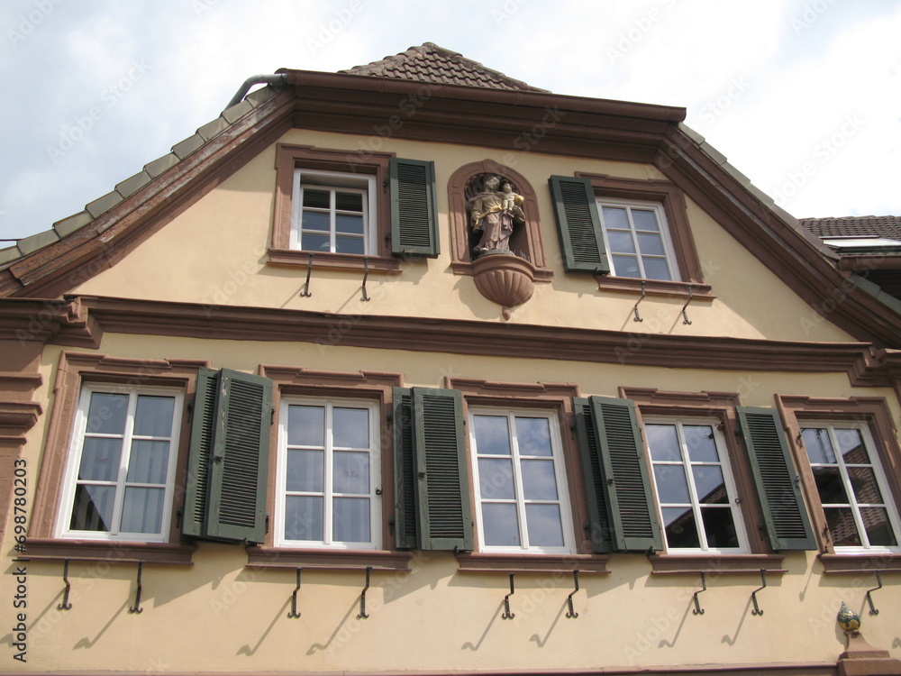 Fototapeta premium Heiligenfigur im Weindorf Sankt Martin in der Pfalz