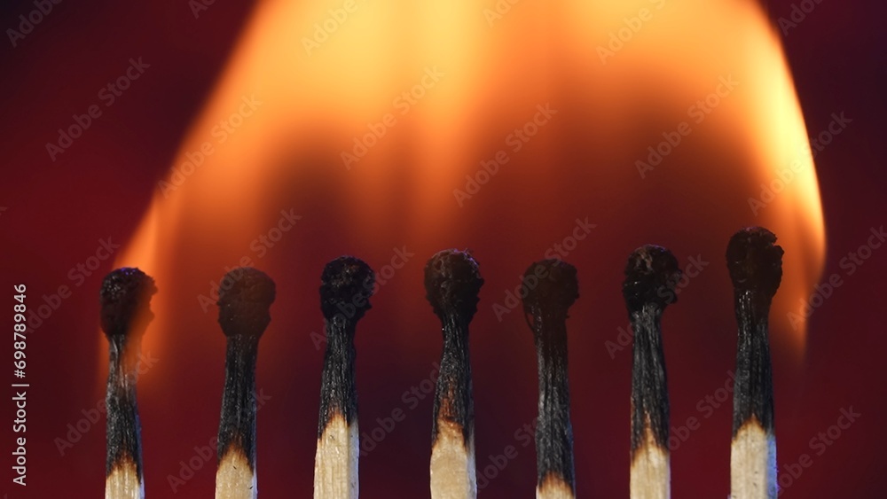 Φωτογραφία Row of burning matches